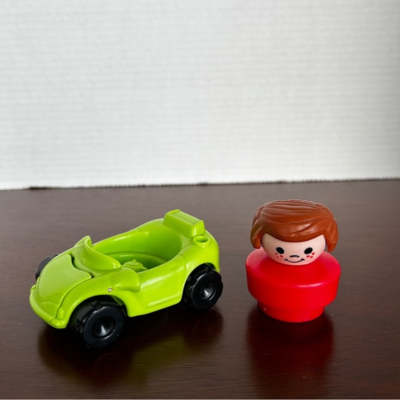 4 Sets for $20 - Two Fisher Price Little People Replacement Pieces Girl Car - Picture 4 of 11